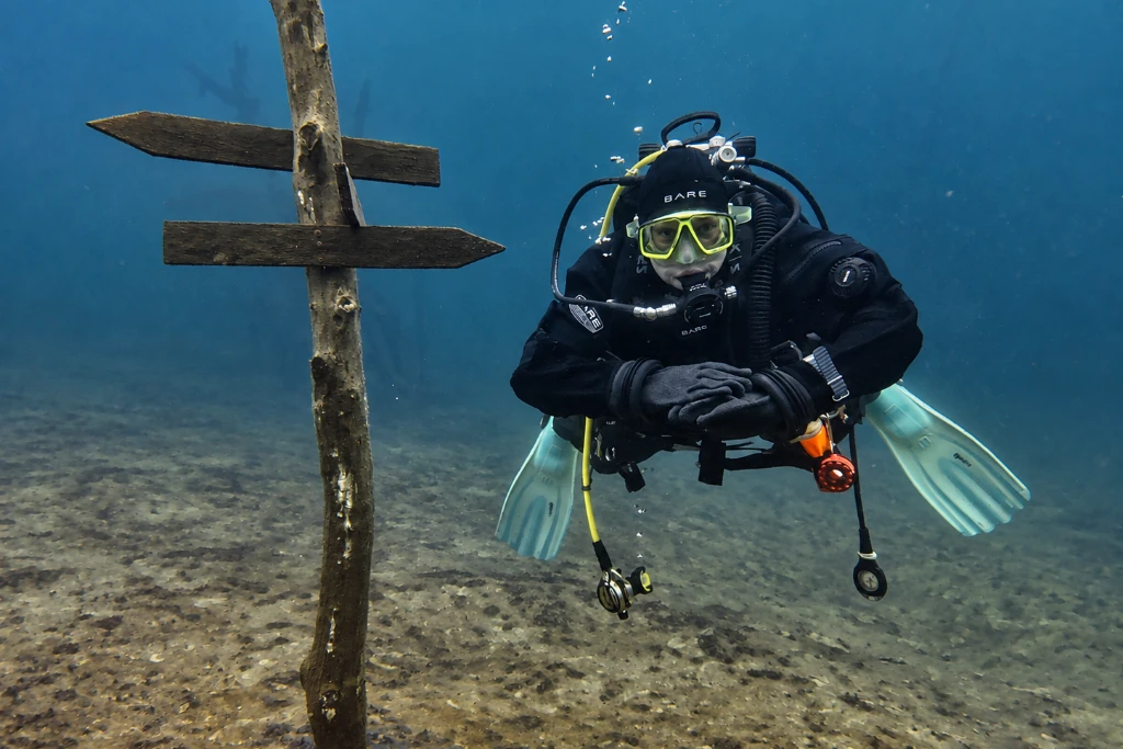 Taucher im Trockentauchanzug beim SSI Dry Suit Diving Specialty