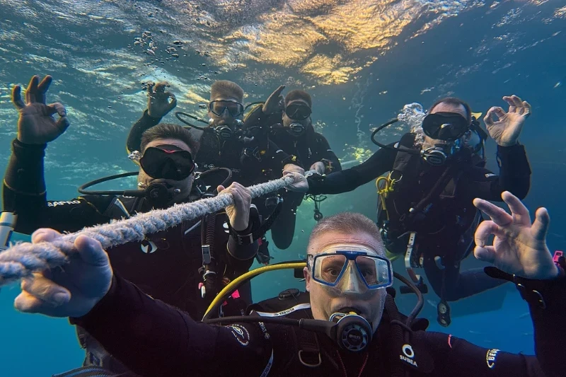 Gemeinsame Open Water Diver Ausbildung im Economy Kurs